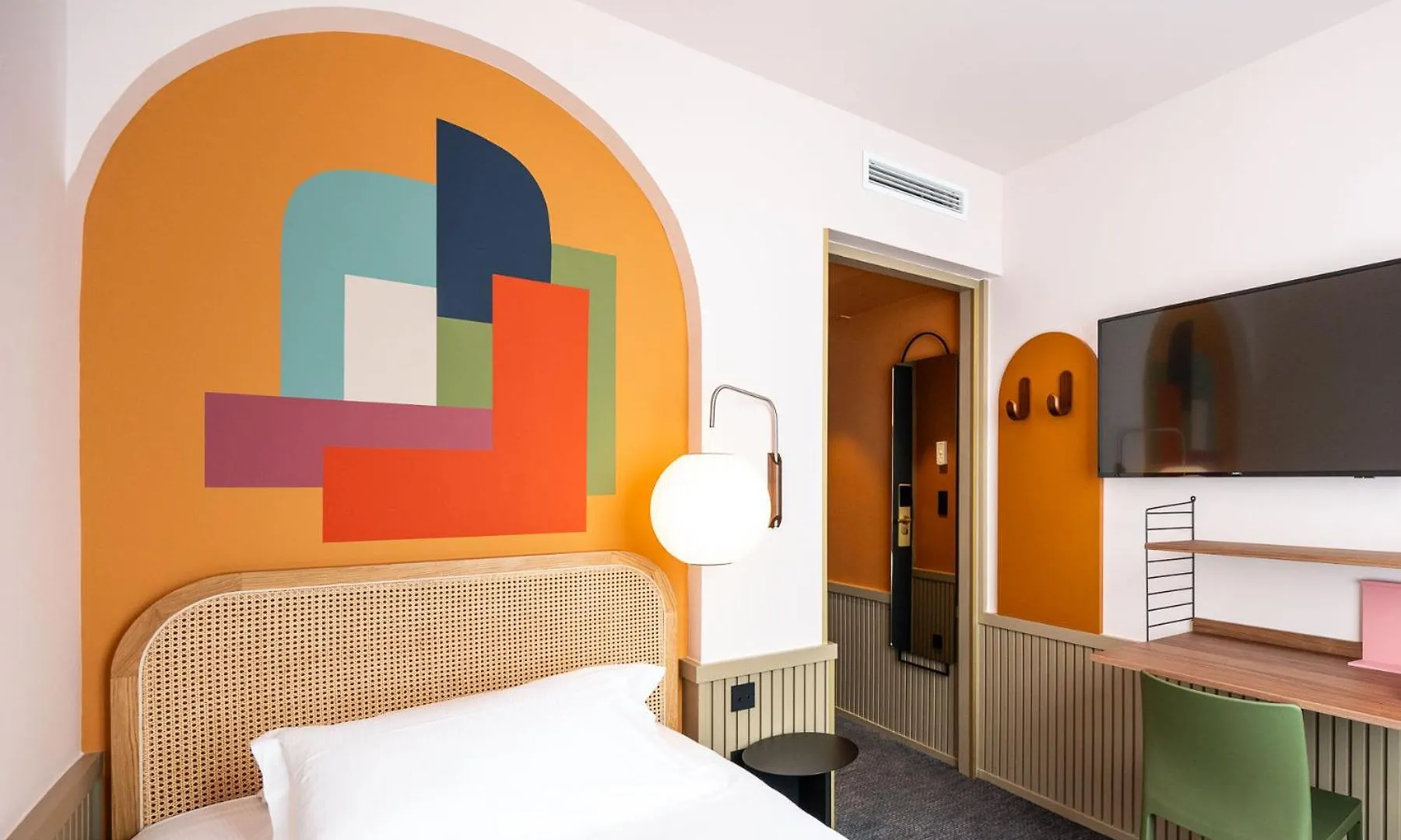 ***  Hotel Des Artistes Lyon France