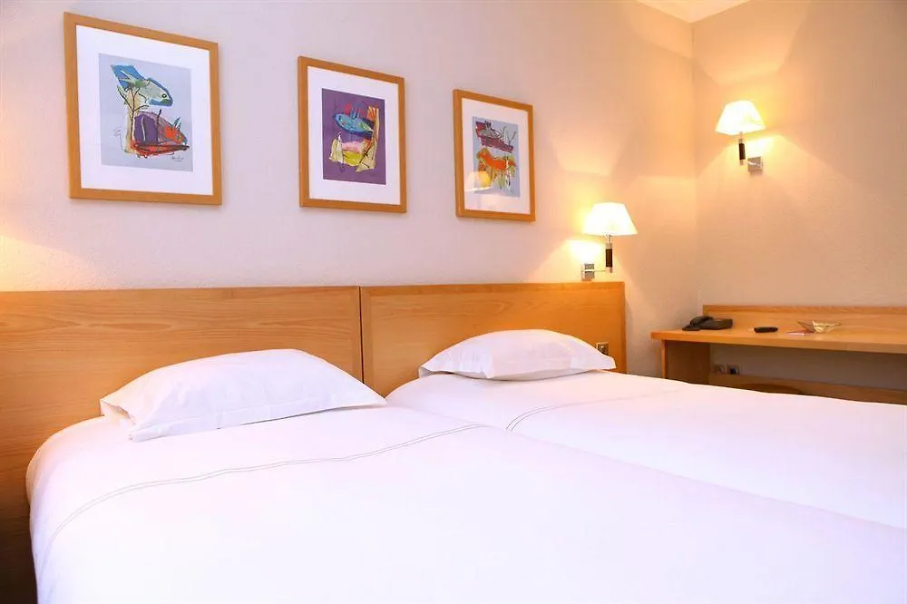 Hotel Des Artistes Lyon 3*,